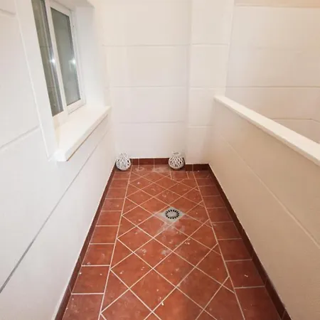 Apartment Bay *